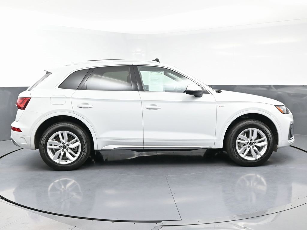 Used 2024 Audi Q5 2.0T Premium w/ Convenience Package image 8