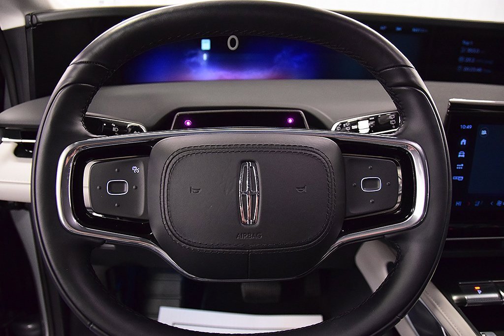 Used 2024 Lincoln Nautilus Reserve image 16