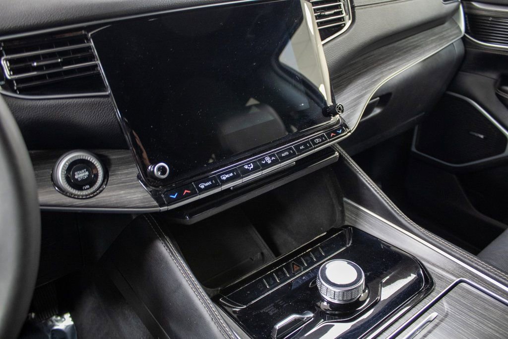 Used 2024 Jeep Wagoneer L Series II w/ Flexible Seating Group image 27