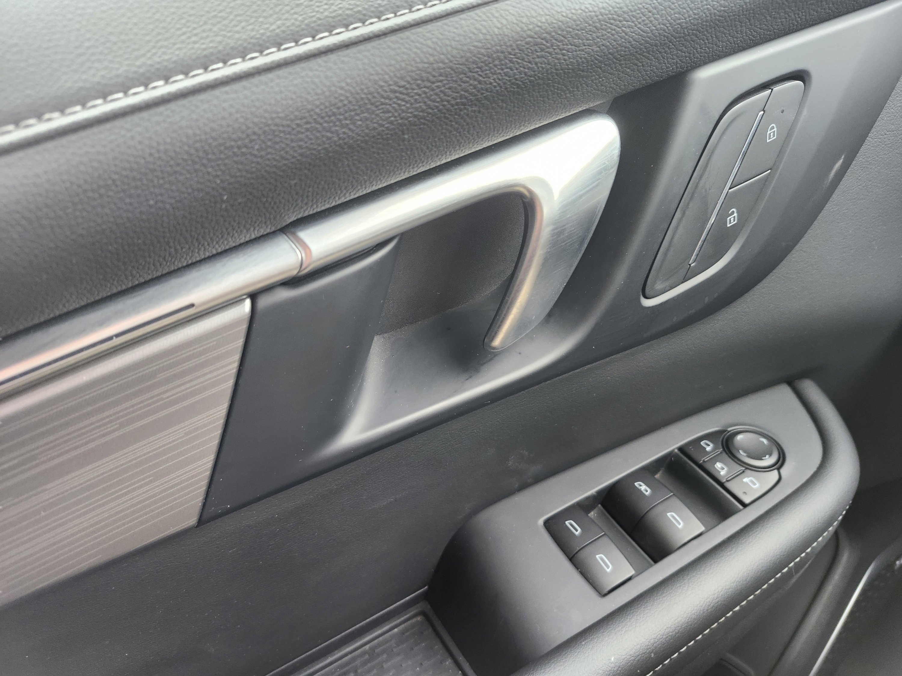 Used 2025 Buick Enclave Preferred image 16