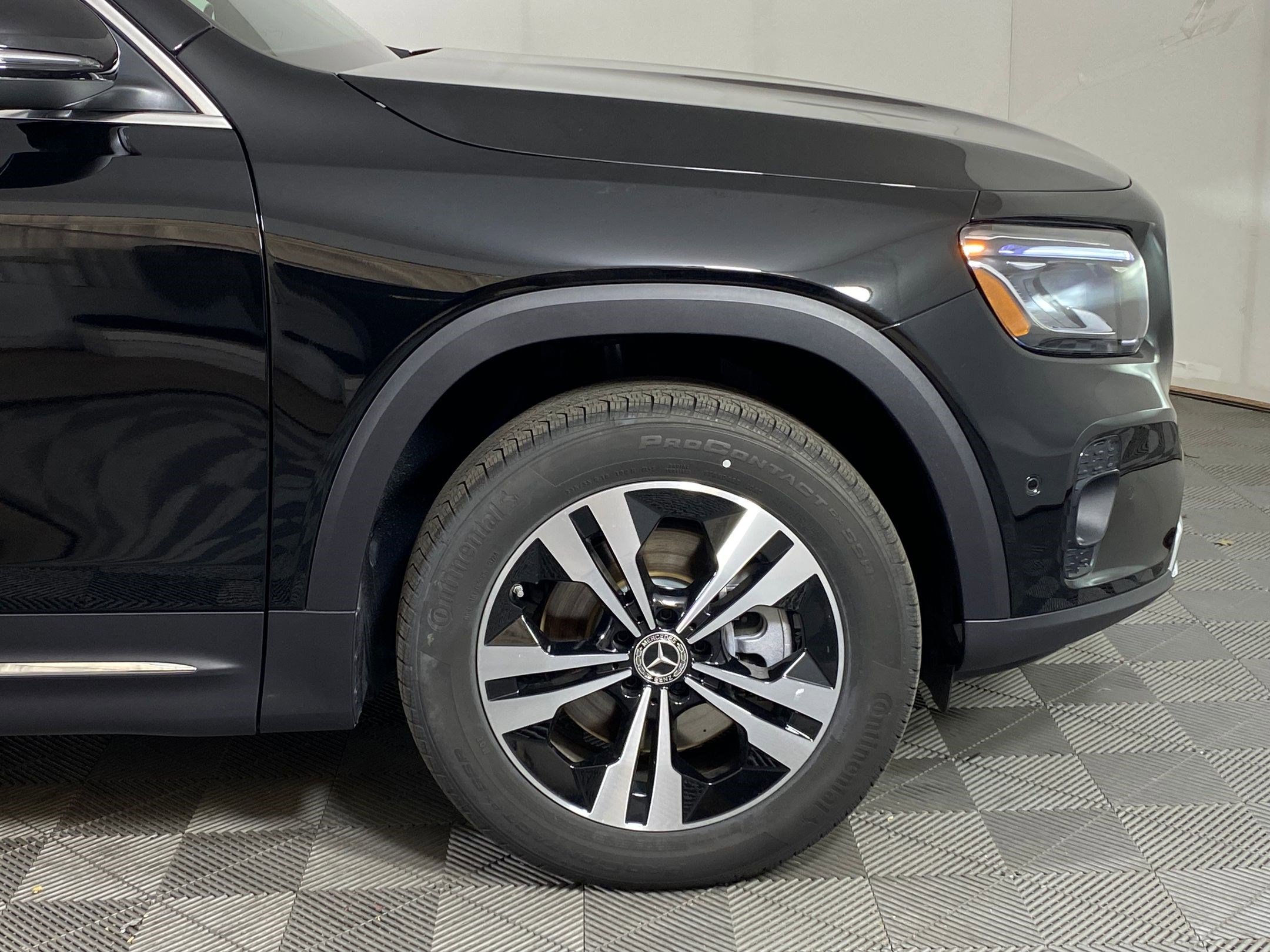 New 2025 Mercedes-Benz GLB 250 4MATIC image 10