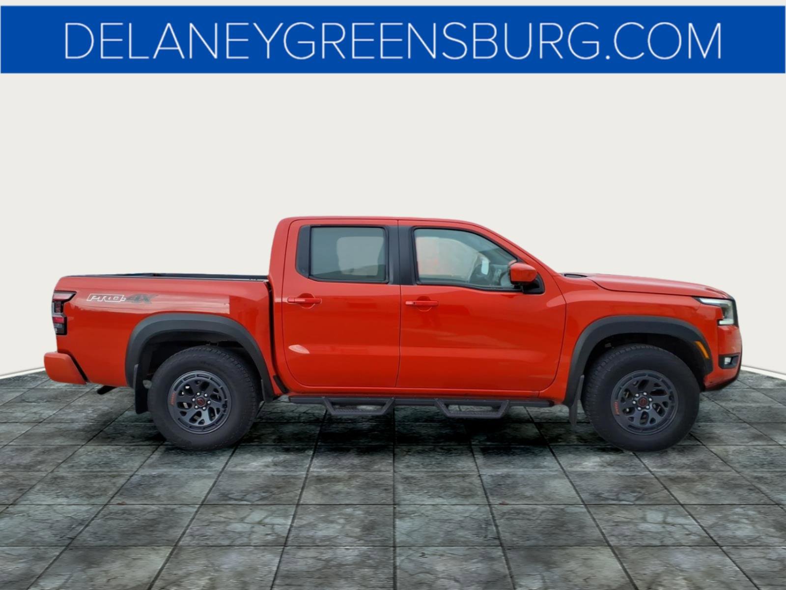 Used 2025 Nissan Frontier PRO-4X w/ Pro Convenience Package image 2