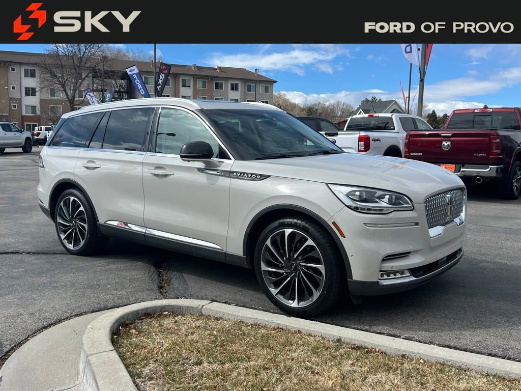 Used 2020 Lincoln Aviator Reserve w/ Equipment Group 202A image 4