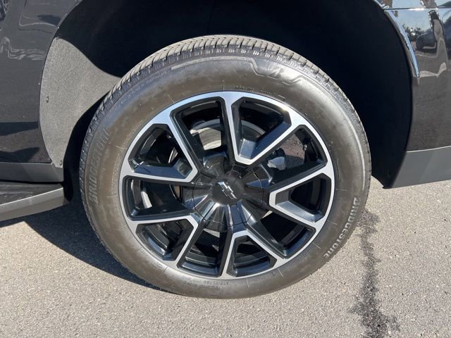 Used 2024 Chevrolet Suburban RST w/ Luxury Package image 24