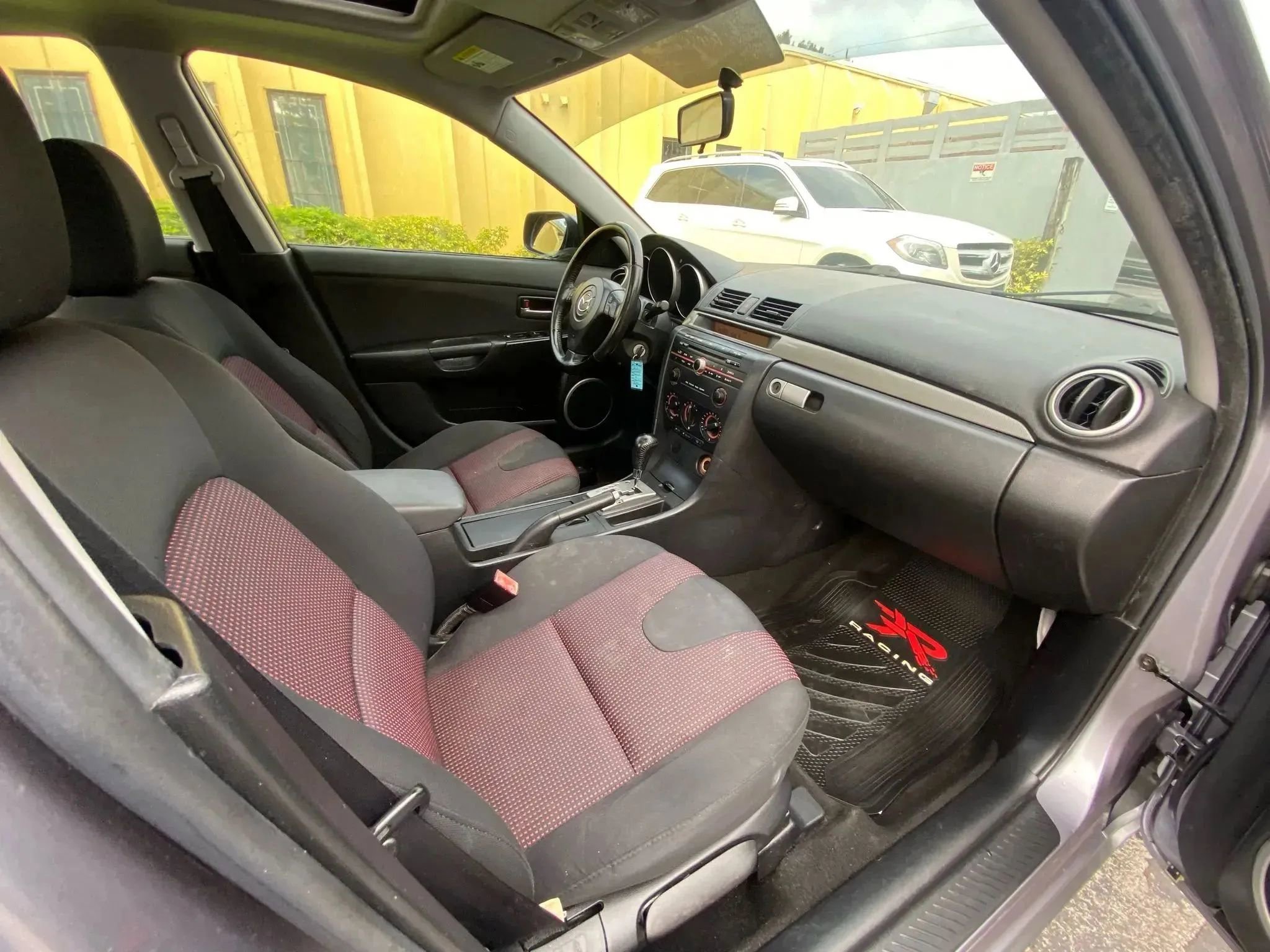 Used 2005 MAZDA MAZDA3 s w/ Moonroof & 6-CD Pkg FWD image 17