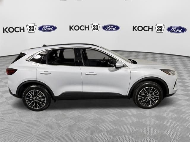 New 2026 Ford Escape SE w/ Class II Trailer Tow Package FWD image 9