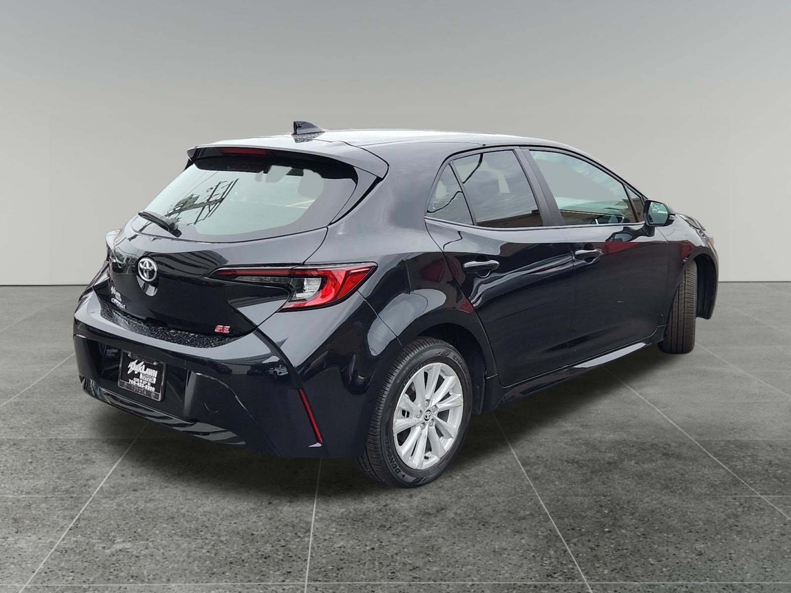 Used 2024 Toyota Corolla SE w/ SE Package FWD image 7