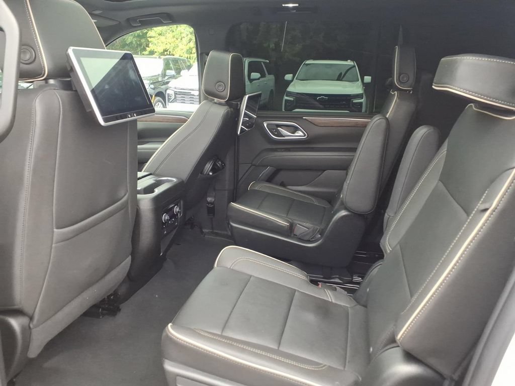 Used 2023 Chevrolet Suburban Premier AWD/4WD image 17