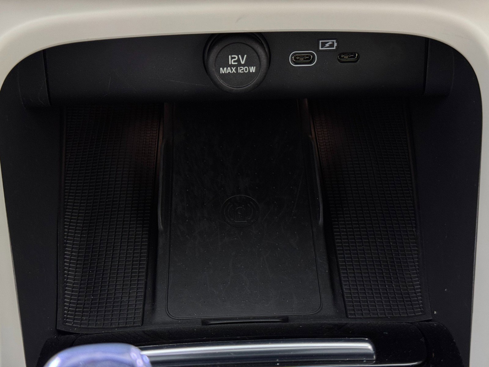 Used 2023 Volvo XC40 B5 Ultimate image 33