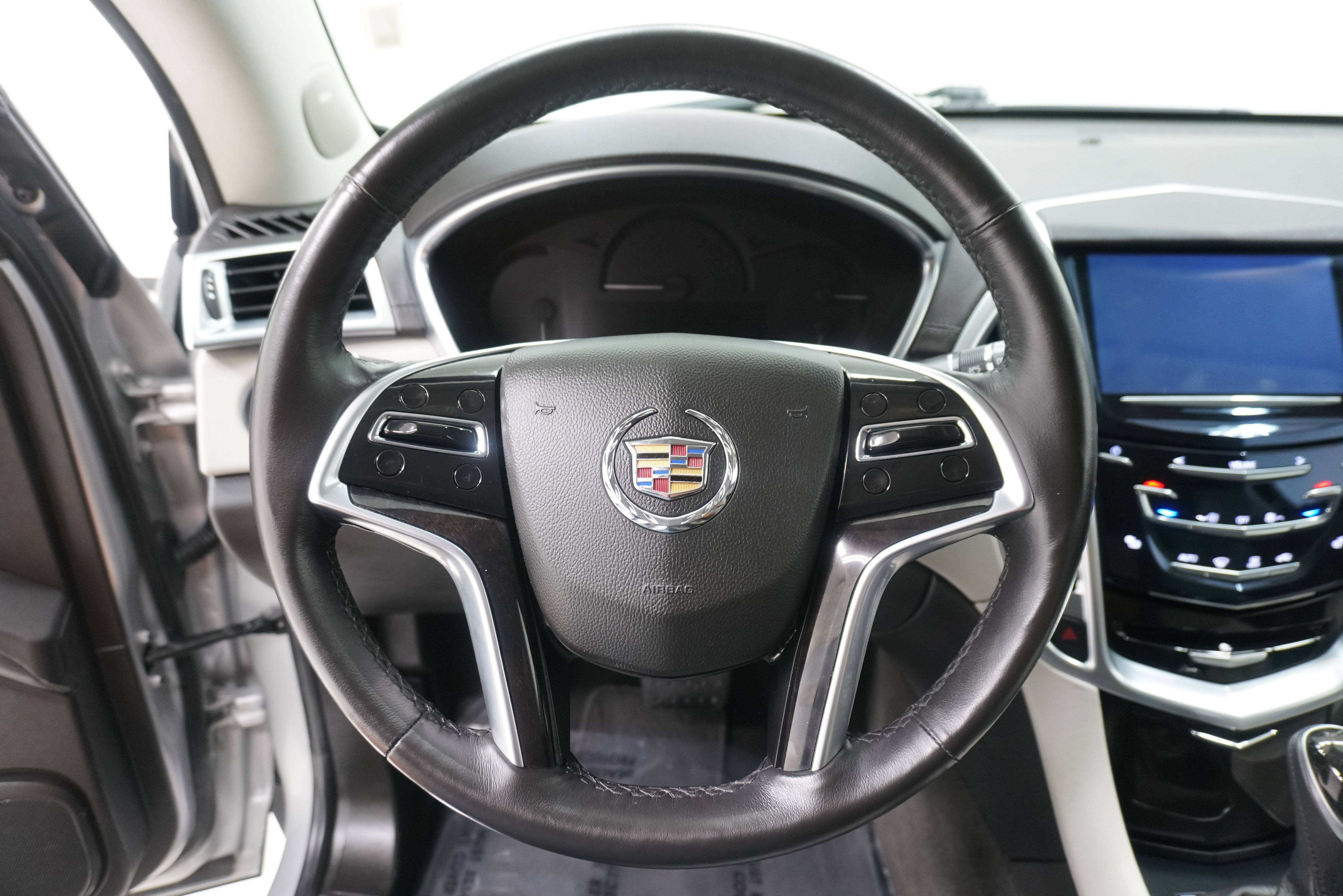 Used 2013 Cadillac SRX Luxury w/ Driver Awareness Package image 17