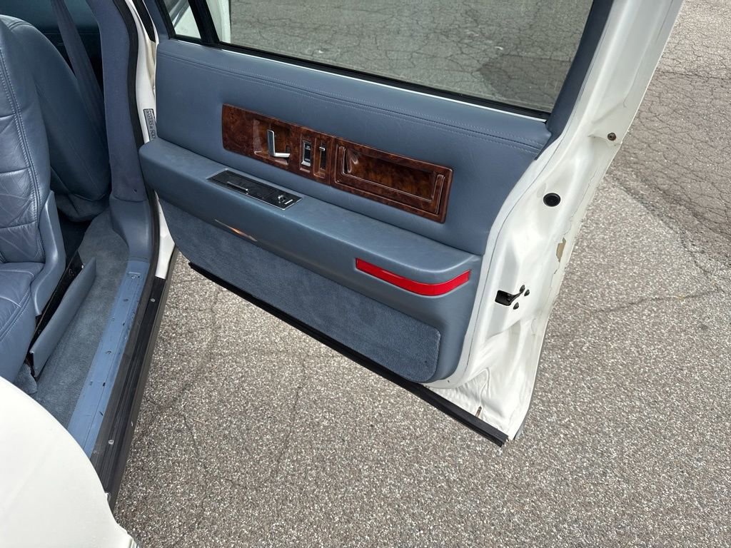 Used 1995 Cadillac Fleetwood Brougham image 38