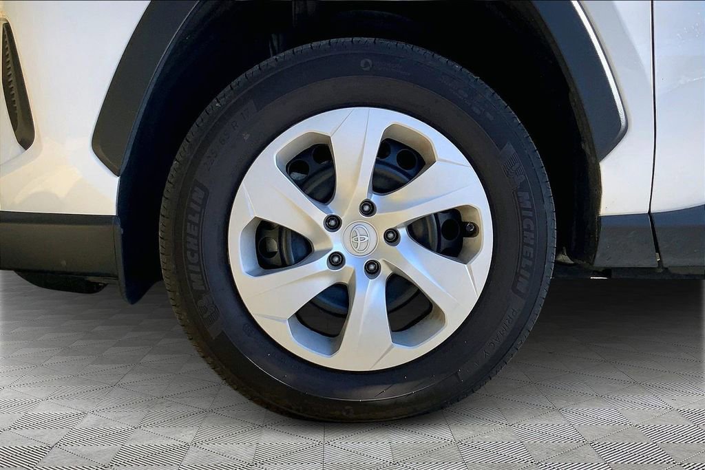 Used 2024 Toyota RAV4 LE image 21