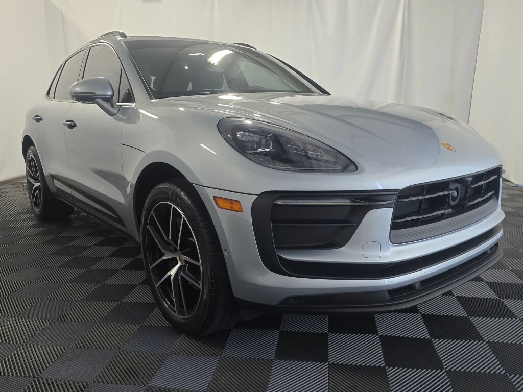 Certified 2023 Porsche Macan AWD/4WD image 9