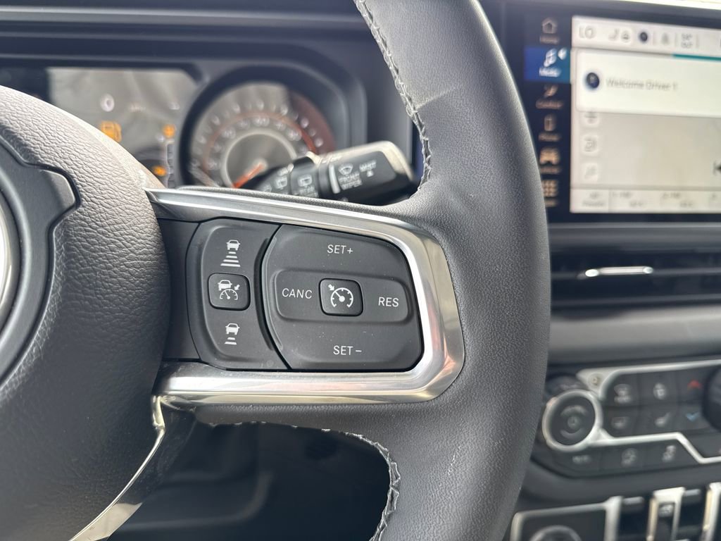 Used 2025 Jeep Wrangler Unlimited Sahara AWD/4WD image 12