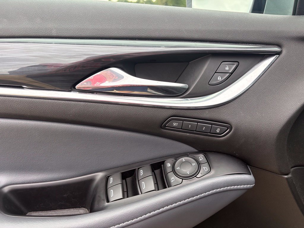 Used 2023 Buick Enclave Premium w/ Experience Buick Package FWD image 11