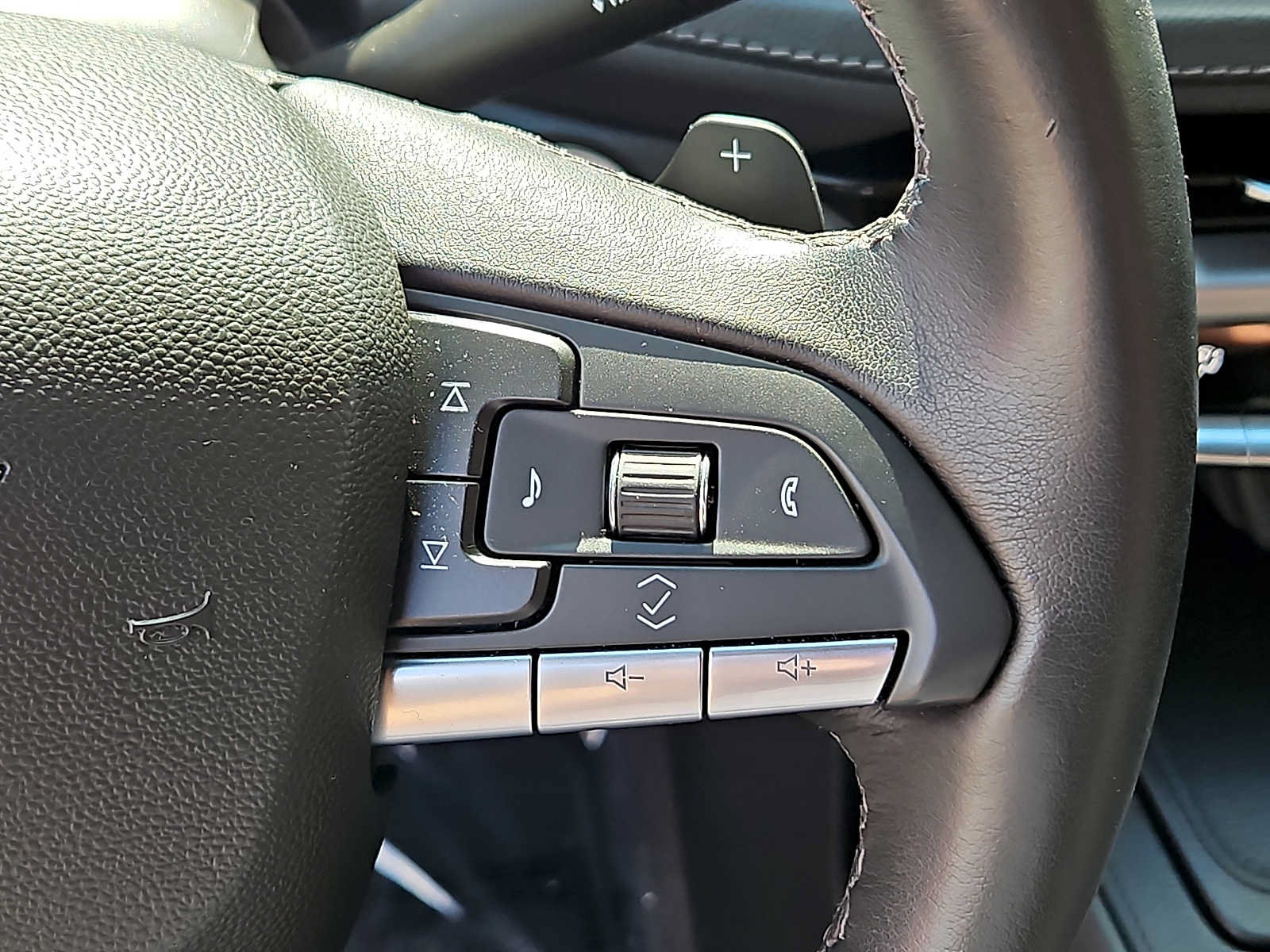 Used 2025 Cadillac XT4 Premium Luxury AWD/4WD image 22