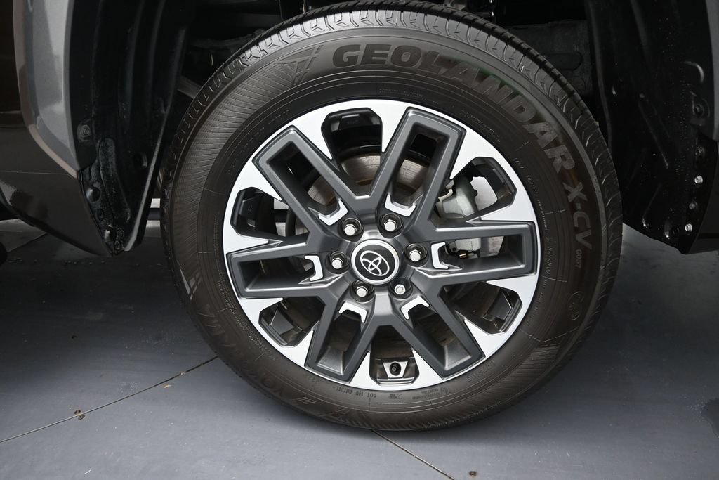 Used 2024 Toyota Tundra Limited AWD/4WD image 40