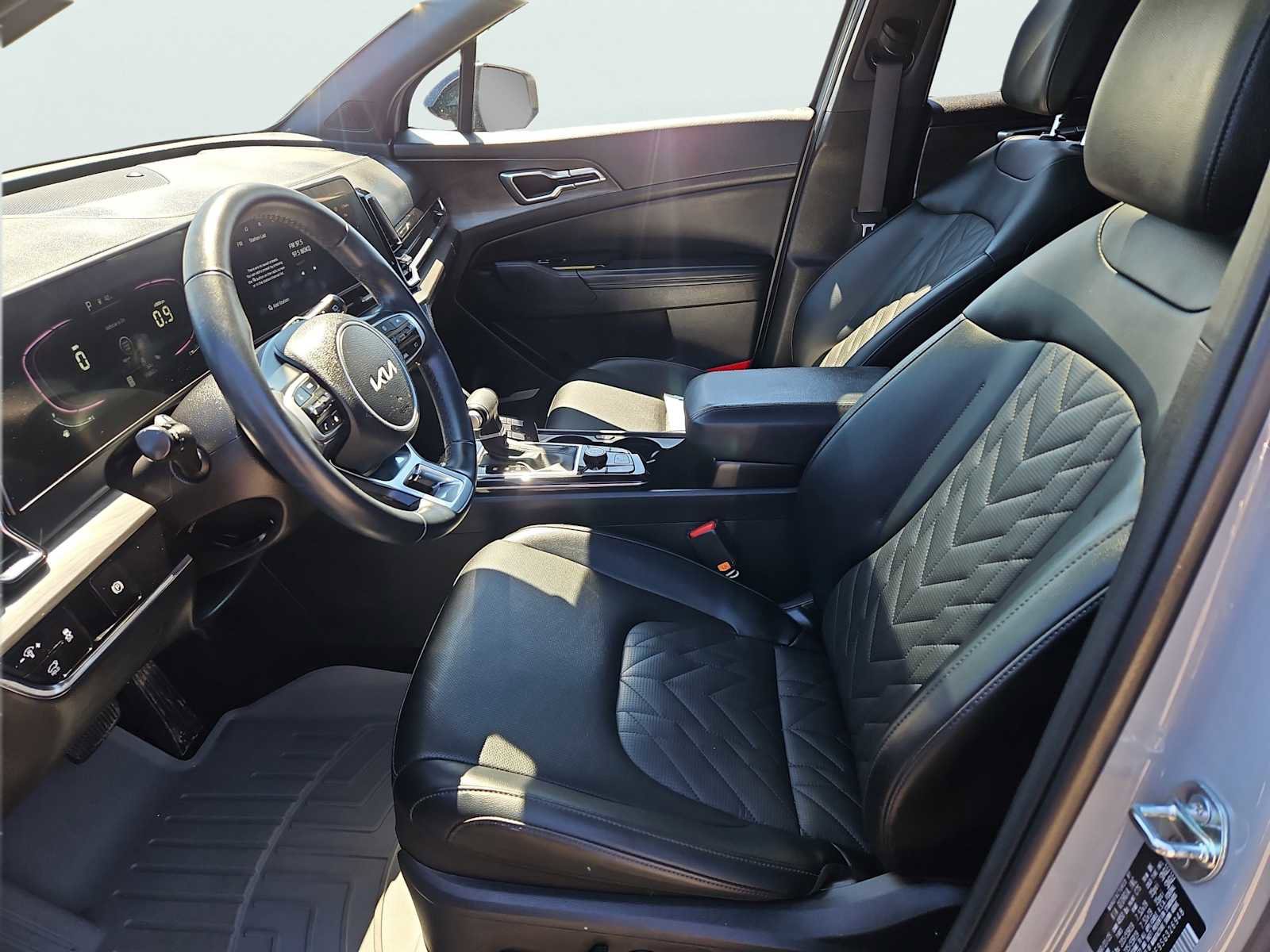 Used 2025 Kia Sportage X-Line w/ Premium Package AWD/4WD image 32