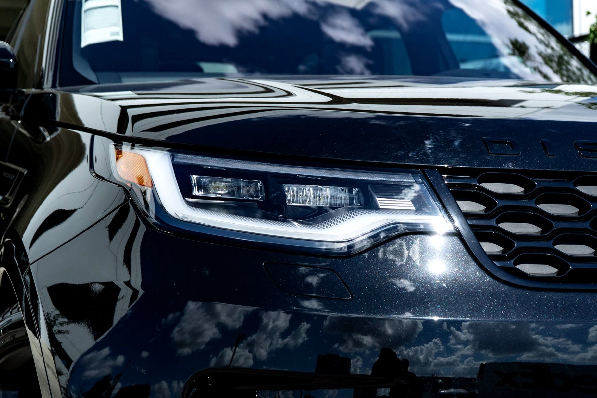 Used 2023 Land Rover Discovery HSE R-Dynamic image 4