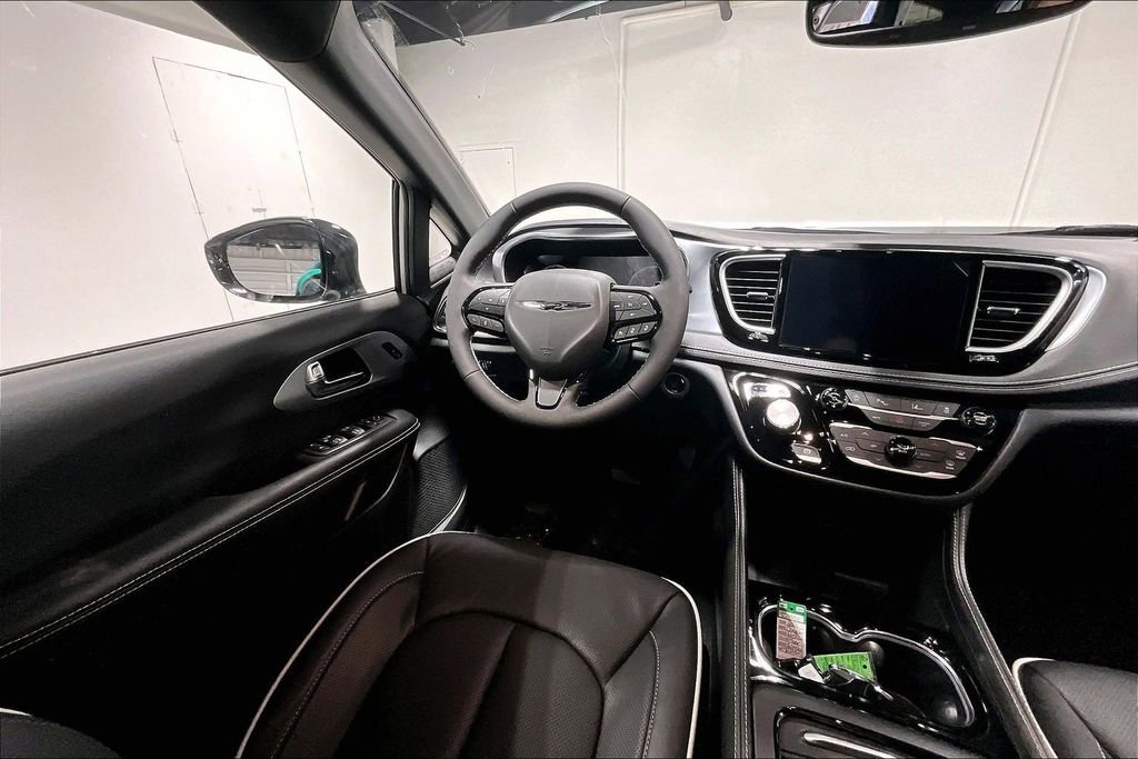 New 2026 Chrysler Pacifica Limited w/ S Appearance Package image 12