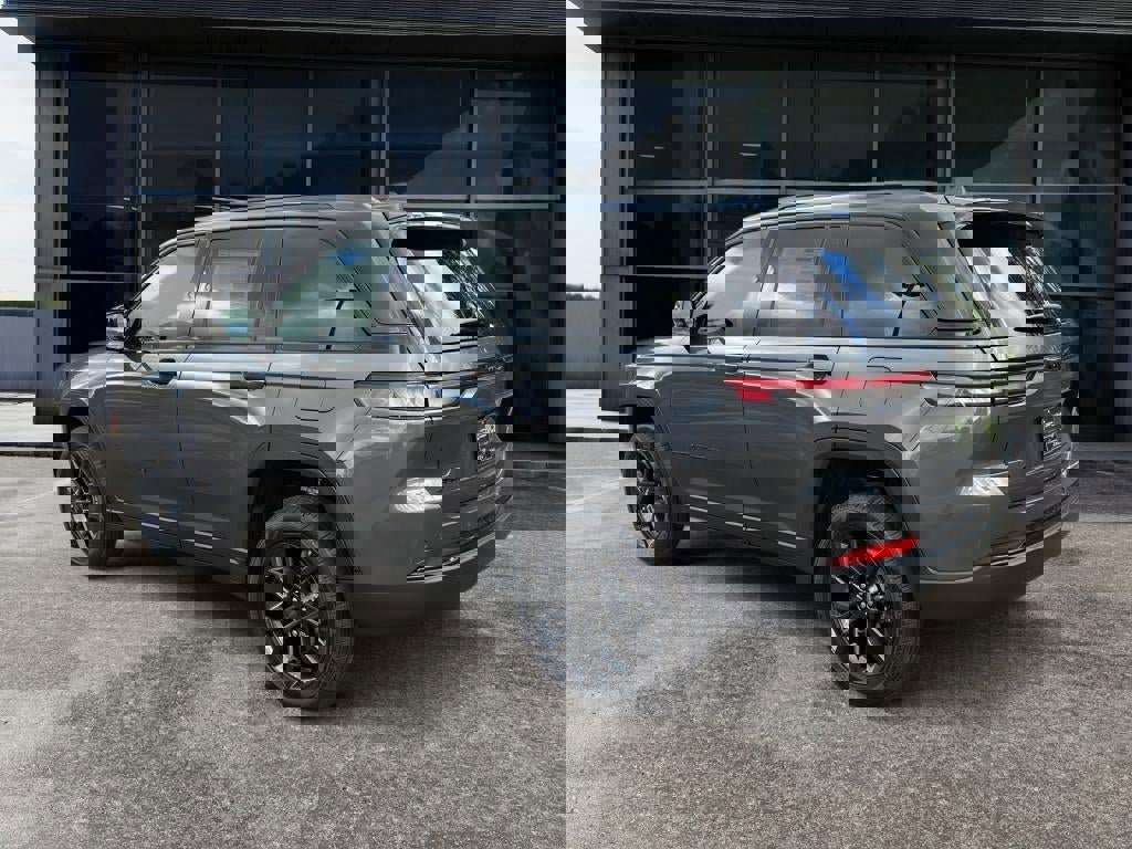 New 2025 Jeep Grand Cherokee Limited image 5