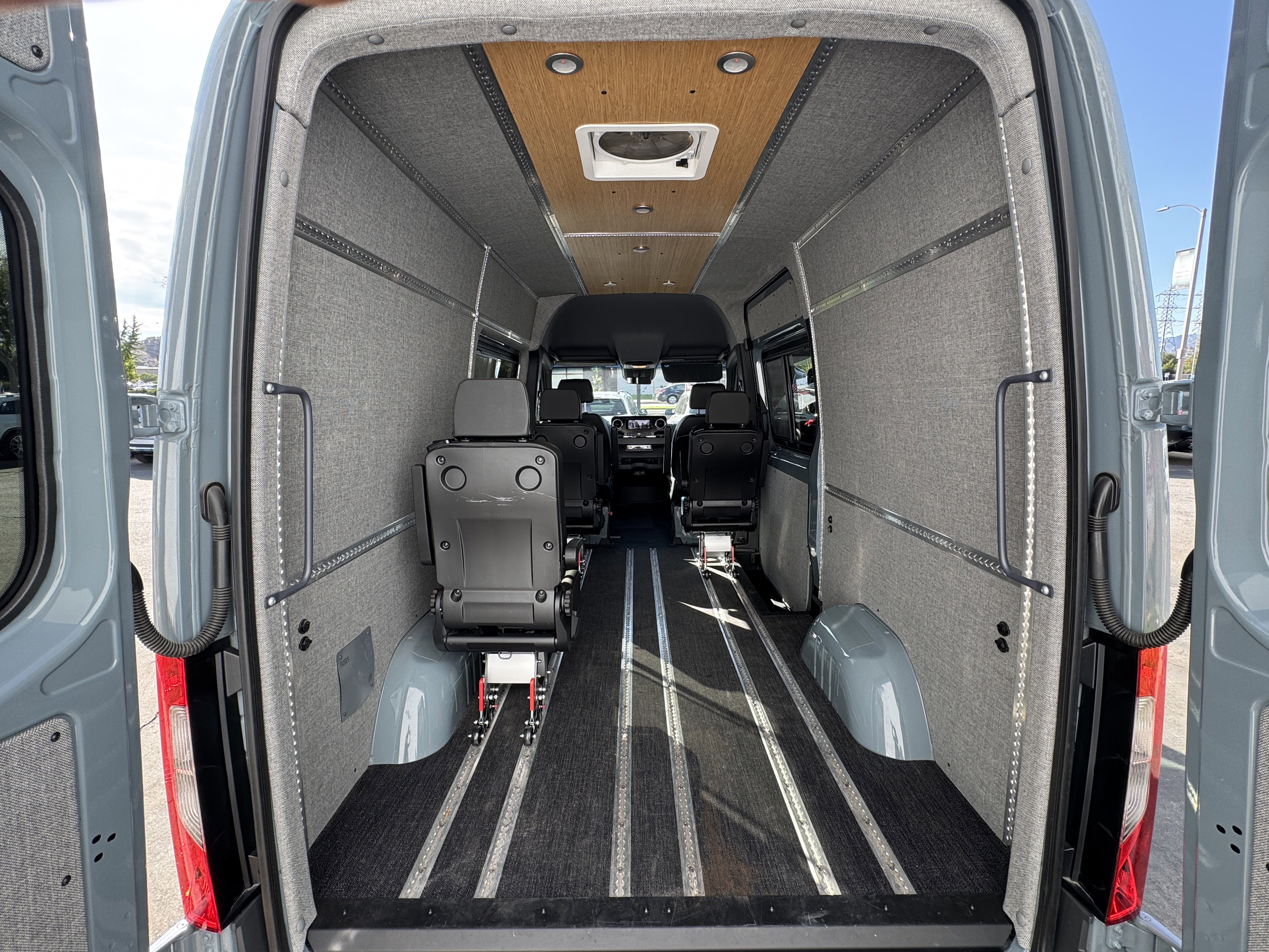 Used 2023 Mercedes-Benz Sprinter 2500 image 12