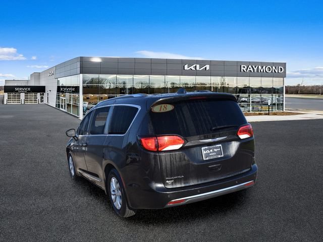 Used 2018 Chrysler Pacifica Touring-L Plus FWD image 5
