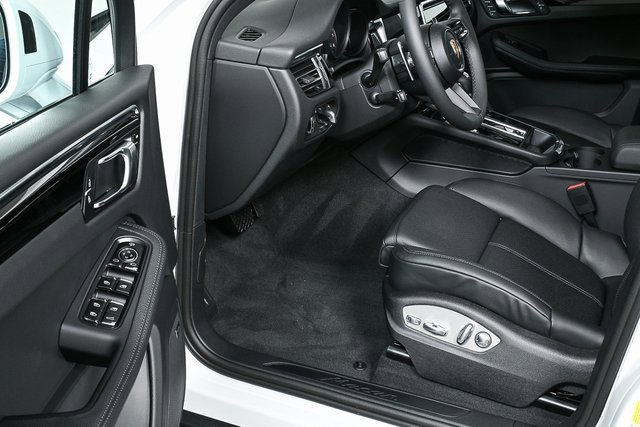 New 2025 Porsche Macan image 8