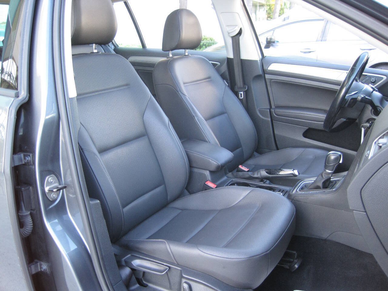 Used 2015 Volkswagen Golf S FWD image 23