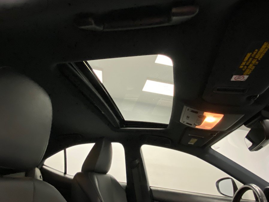 Used 2018 Lexus IS 300 AWD image 23