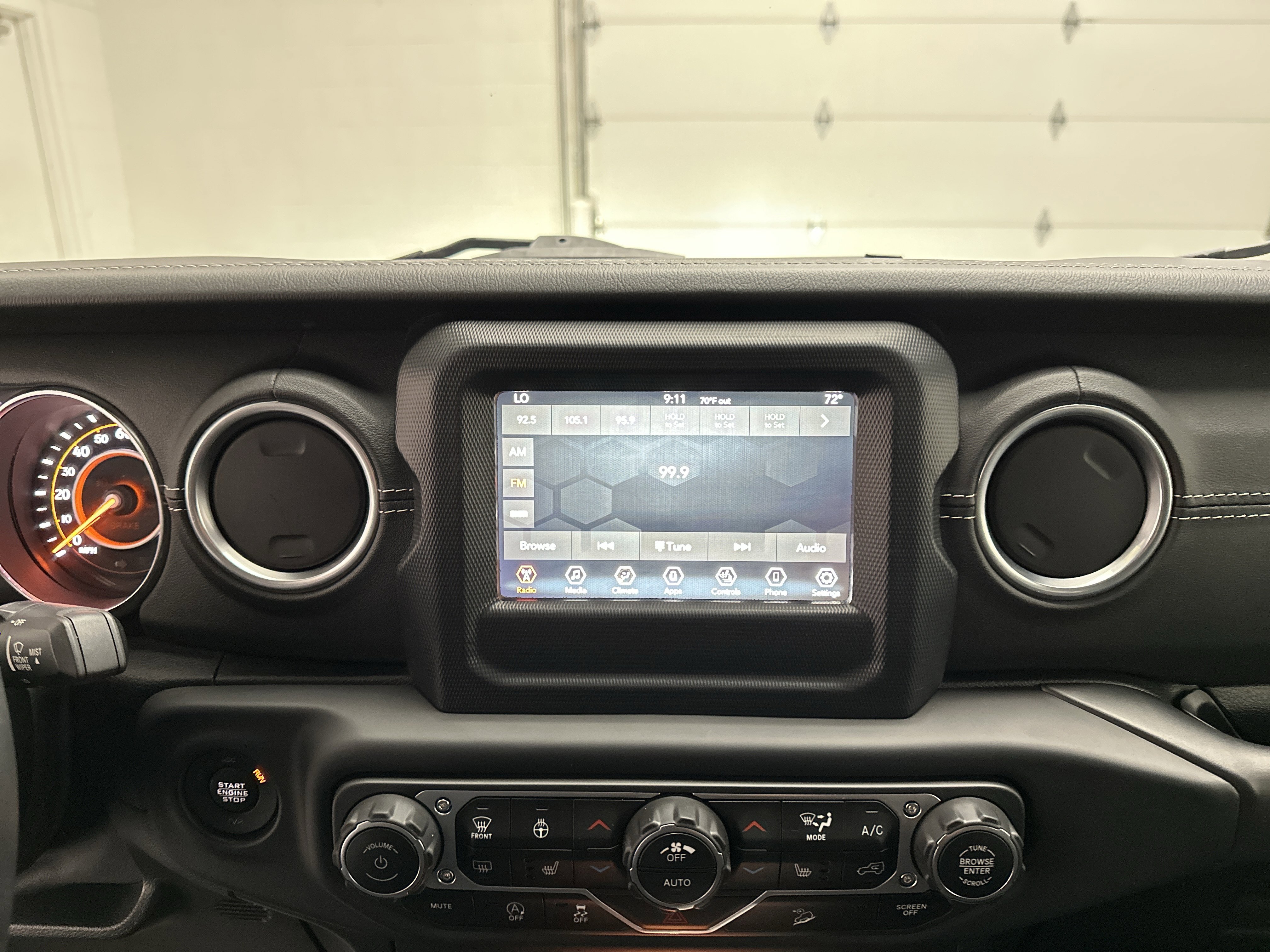 Used 2018 Jeep Wrangler Unlimited Sahara image 29