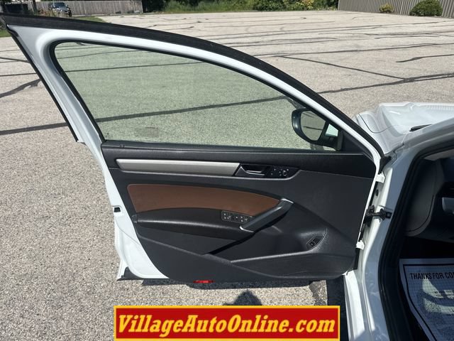 Used 2022 Volkswagen Passat 2.0T SE FWD image 9