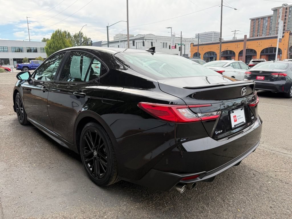 Used 2025 Toyota Camry SE FWD image 5