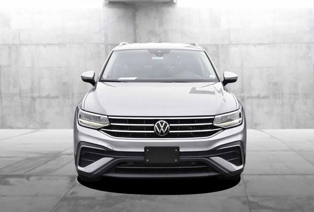Used 2024 Volkswagen Tiguan SE AWD/4WD image 4