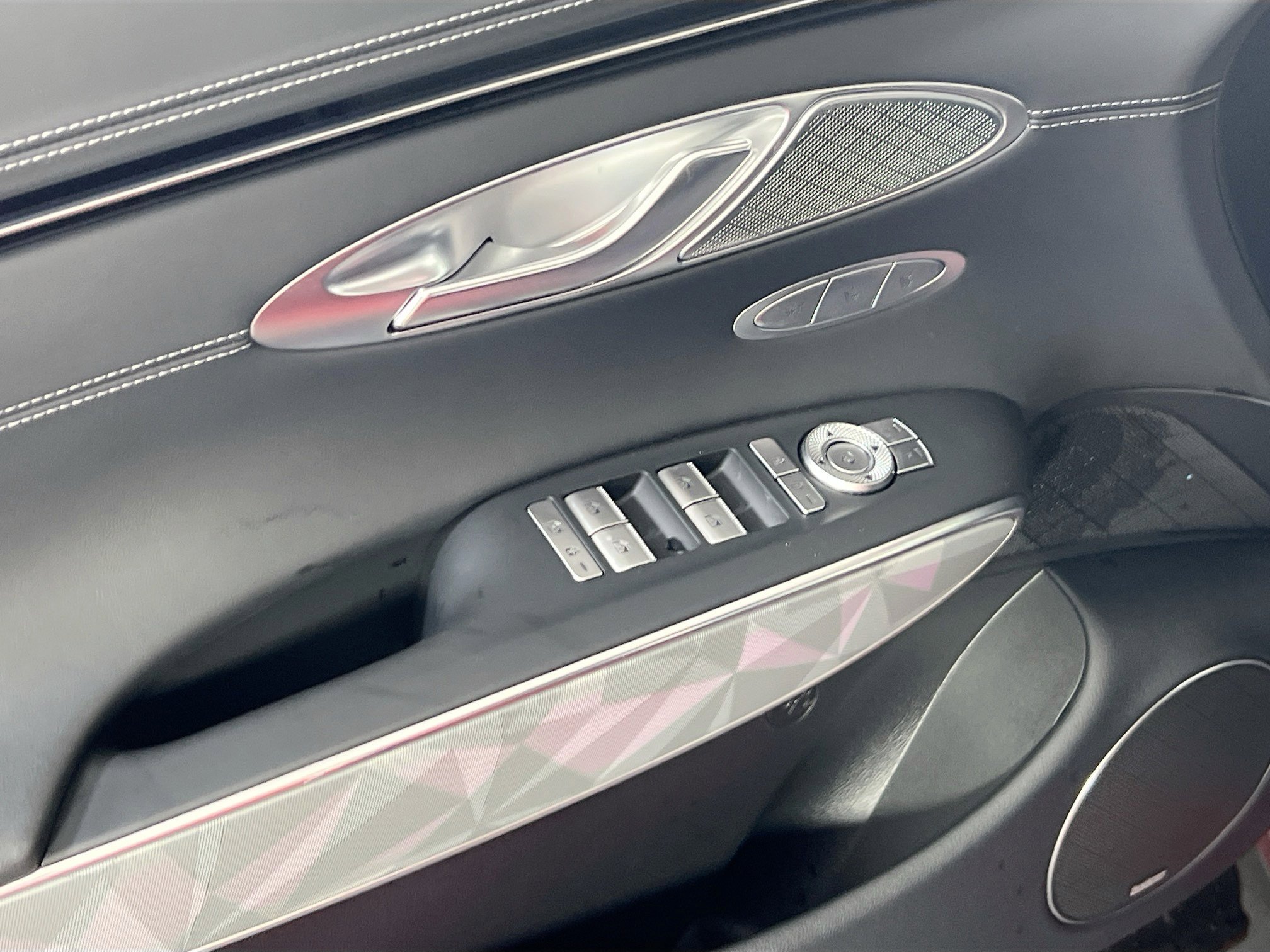 Used 2025 Genesis GV70 3.5T Sport w/ Sport Advanced Package image 18