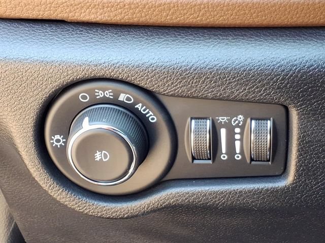 Used 2020 Chrysler Pacifica Limited w/ Advanced Safetytec Group FWD image 23