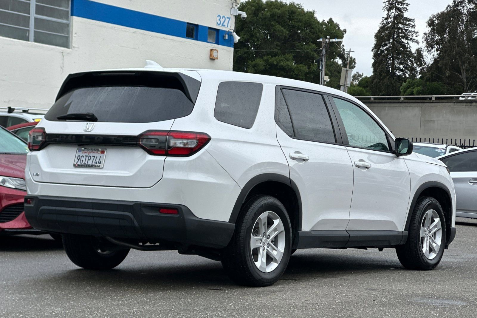Used 2023 Honda Pilot LX image 4