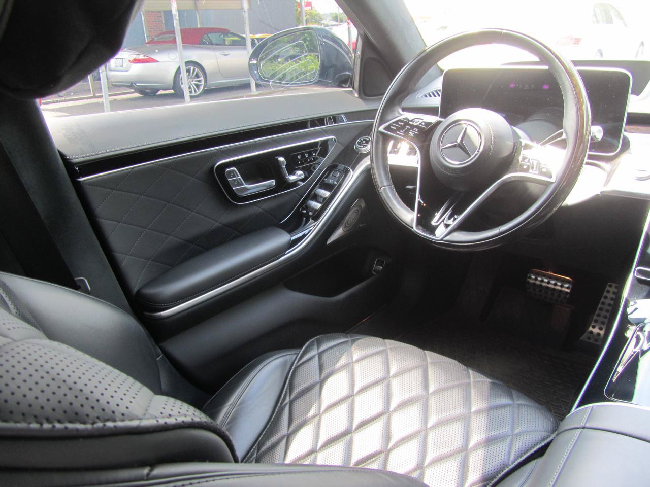 Used 2022 Mercedes-Benz S 580 4MATIC Sedan w/ AMG Line Package image 12