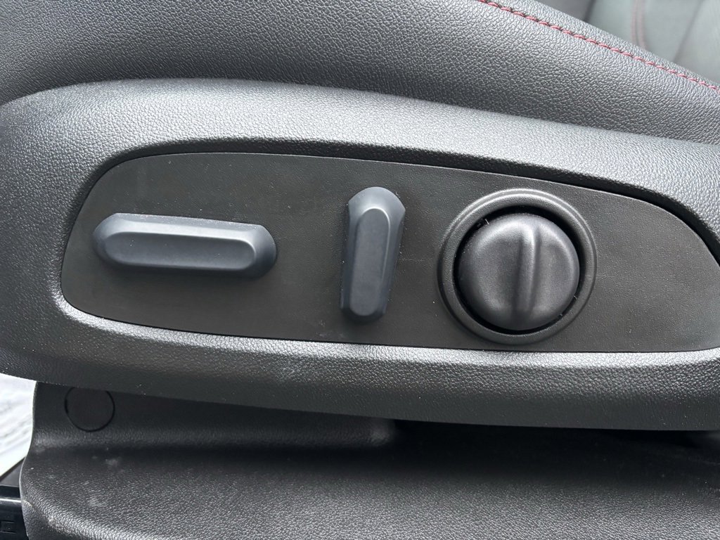 Used 2025 Chevrolet Blazer RS image 23