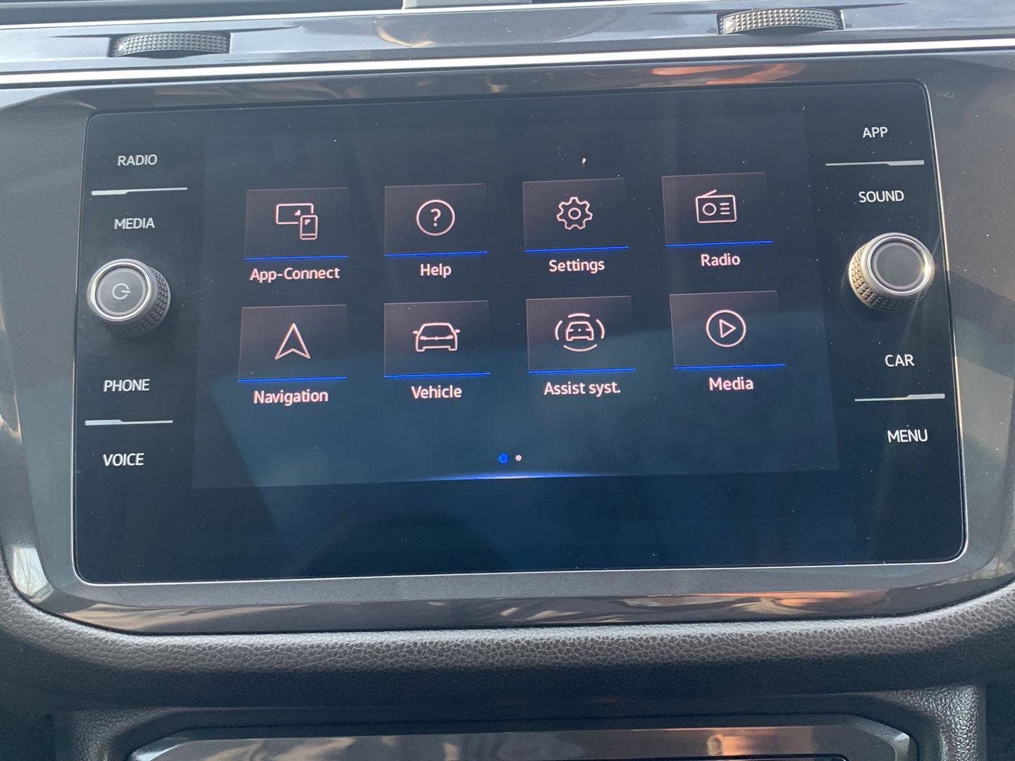 Used 2024 Volkswagen Tiguan SE w/ Panoramic Sunroof Package image 25