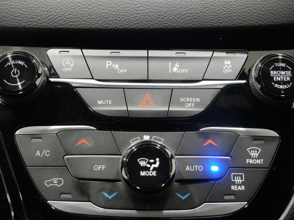 Used 2025 Chrysler Pacifica Select FWD image 19