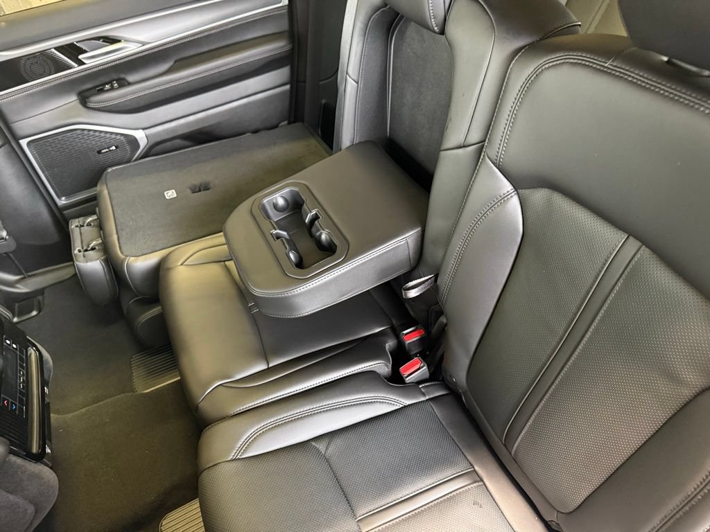 New 2026 Jeep Grand Wagoneer L 4WD w/ Premium Group I image 40