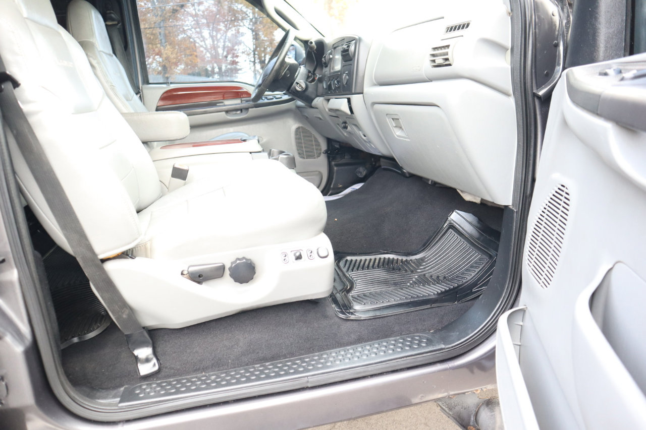 Used 2006 Ford F250 Lariat image 14