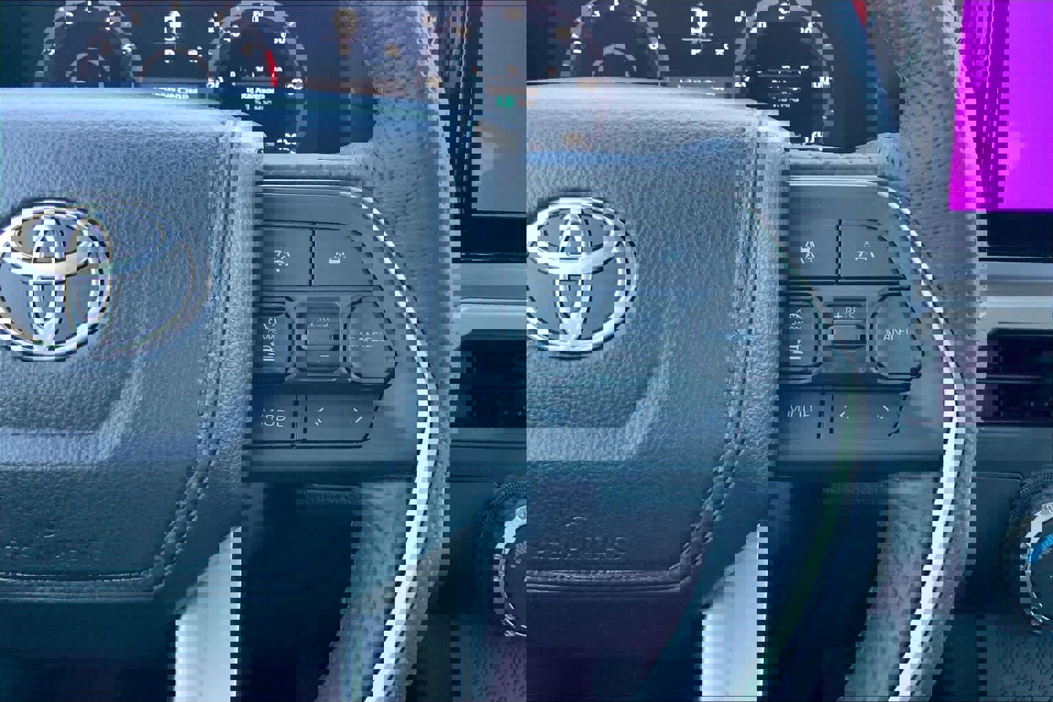 Used 2025 Toyota Tacoma TRD Off-Road image 23