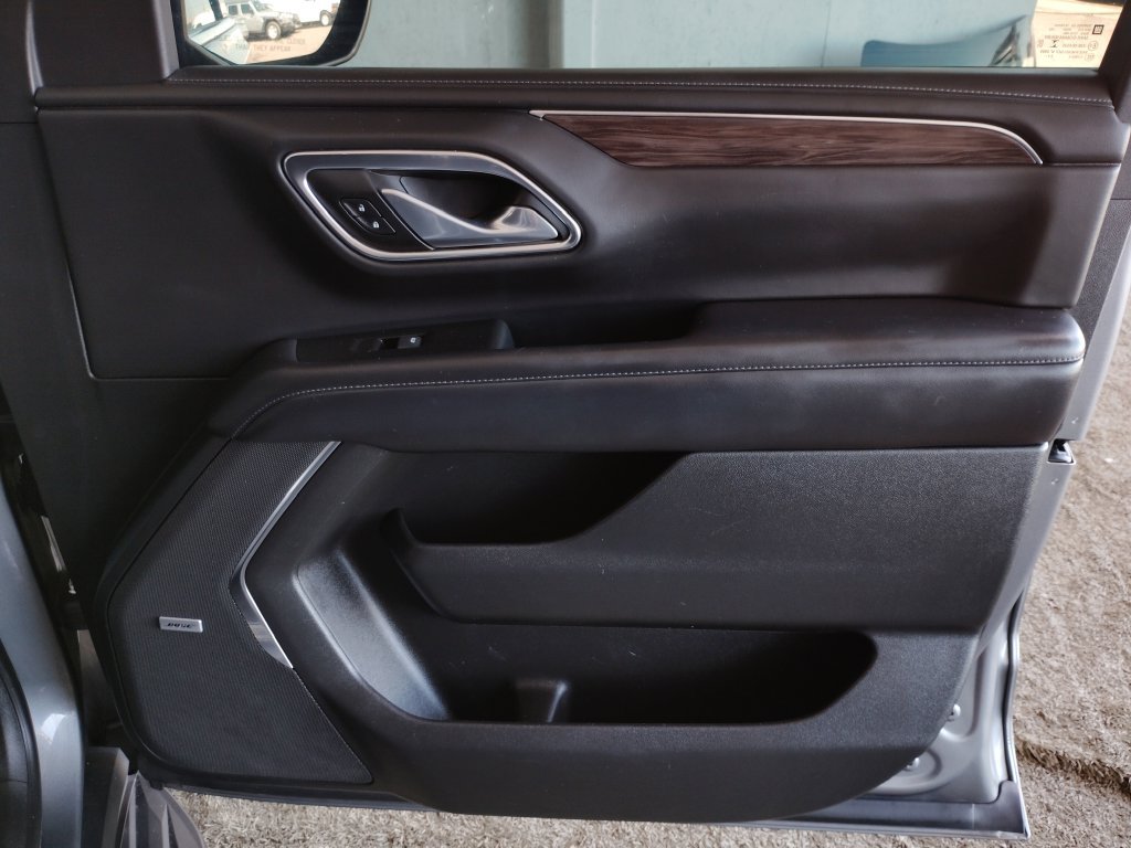 Used 2022 Chevrolet Suburban LT RWD image 11