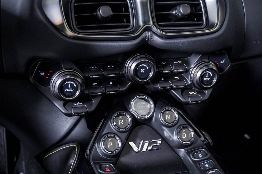 Used 2023 Aston Martin V12 Vantage Roadster image 32
