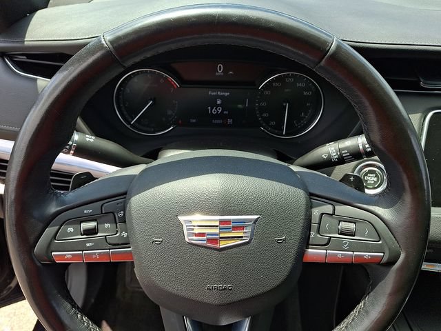 Used 2023 Cadillac XT4 Luxury w/ Cold Weather Package AWD/4WD image 18