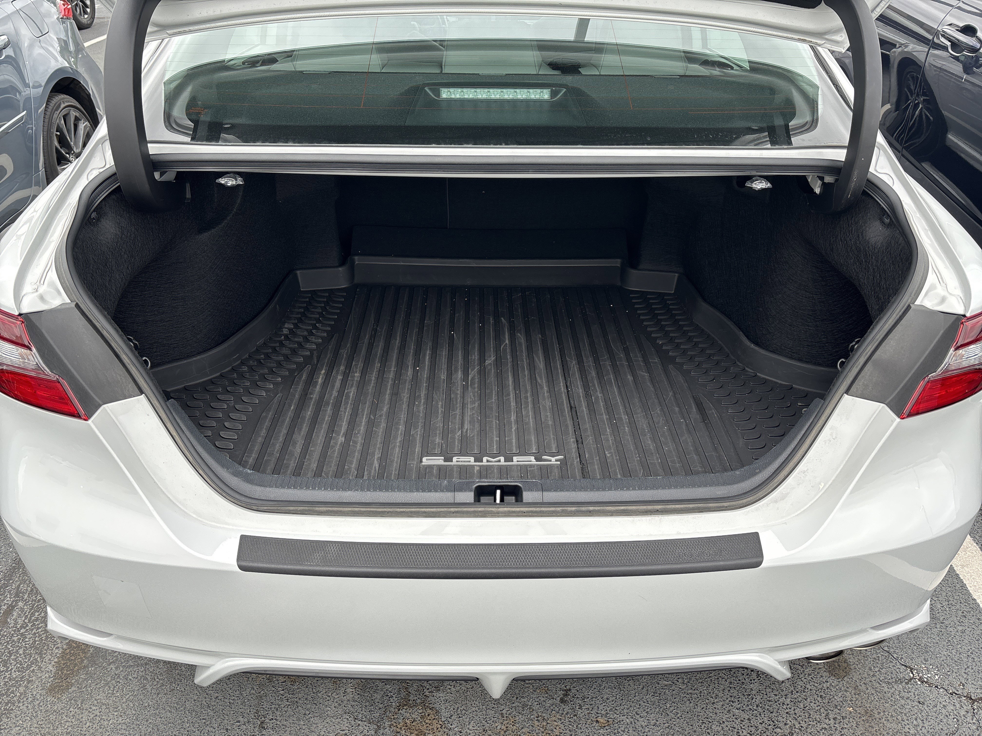 Used 2023 Toyota Camry SE w/ Convenience Package FWD image 32