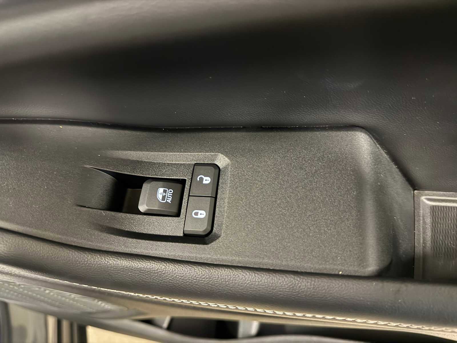 Used 2023 Jeep Grand Cherokee Limited AWD/4WD image 31