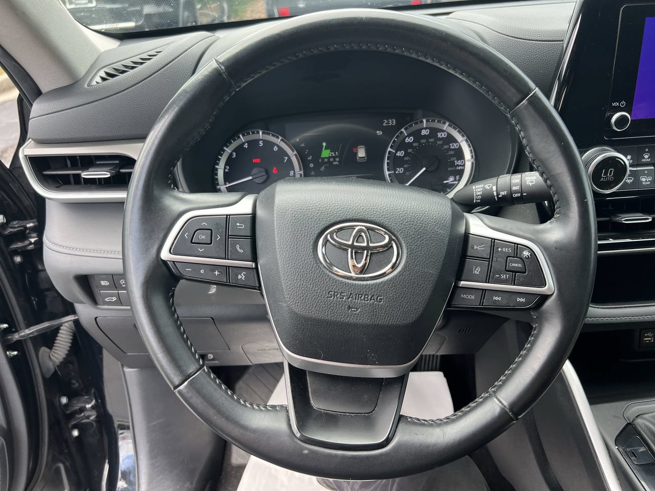 Used 2024 Toyota Highlander LE FWD image 18